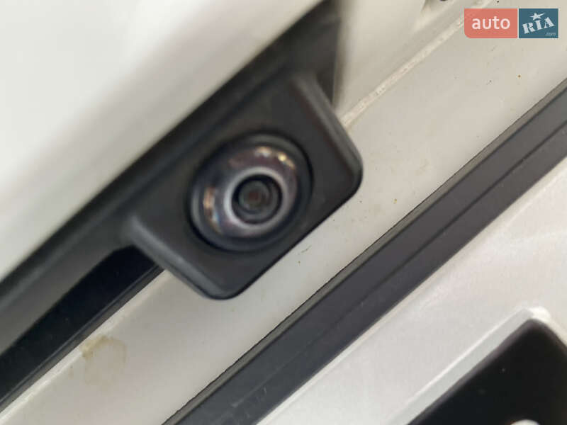 Внедорожник / Кроссовер Volkswagen Touareg 2012 в Черновцах