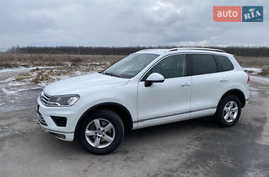 Внедорожник / Кроссовер Volkswagen Touareg 2015 в Виннице