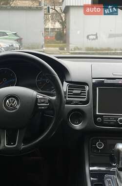 Внедорожник / Кроссовер Volkswagen Touareg 2013 в Львове