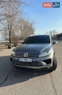 Внедорожник / Кроссовер Volkswagen Touareg 2015 в Днепре