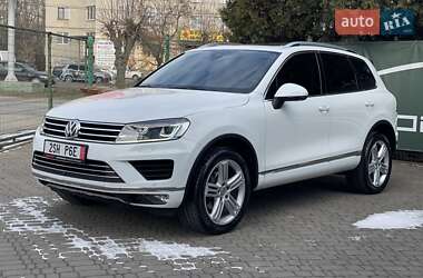 Внедорожник / Кроссовер Volkswagen Touareg 2015 в Черновцах