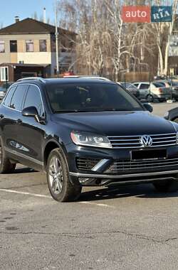 Внедорожник / Кроссовер Volkswagen Touareg 2015 в Запорожье