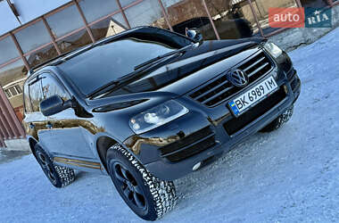 Внедорожник / Кроссовер Volkswagen Touareg 2004 в Ровно