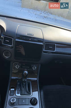 Внедорожник / Кроссовер Volkswagen Touareg 2013 в 