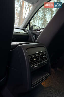 Позашляховик / Кросовер Volkswagen Touareg 2013 в Черкасах