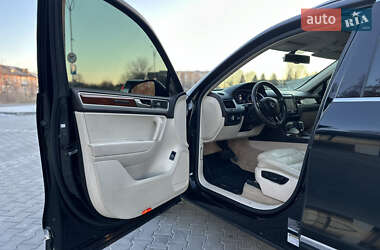 Внедорожник / Кроссовер Volkswagen Touareg 2012 в Владимире