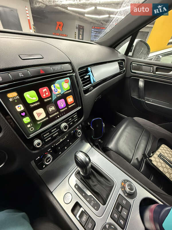 Позашляховик / Кросовер Volkswagen Touareg 2015 в Києві