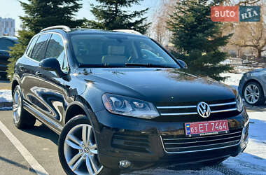 Внедорожник / Кроссовер Volkswagen Touareg 2011 в Киеве