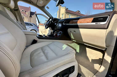 Внедорожник / Кроссовер Volkswagen Touareg 2011 в 