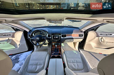 Внедорожник / Кроссовер Volkswagen Touareg 2011 в 
