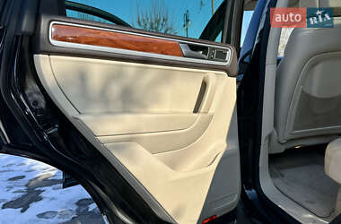 Внедорожник / Кроссовер Volkswagen Touareg 2011 в 