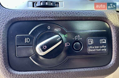Внедорожник / Кроссовер Volkswagen Touareg 2011 в 