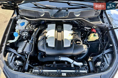Внедорожник / Кроссовер Volkswagen Touareg 2011 в 