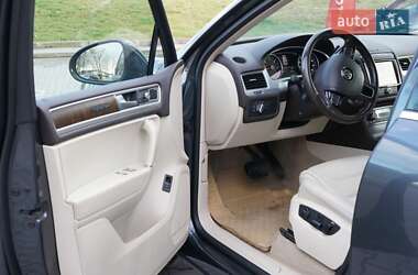 Позашляховик / Кросовер Volkswagen Touareg 2015 в 