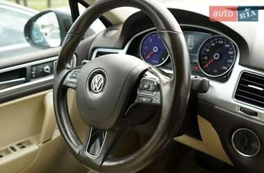 Позашляховик / Кросовер Volkswagen Touareg 2015 в 