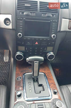 Внедорожник / Кроссовер Volkswagen Touareg 2008 в 