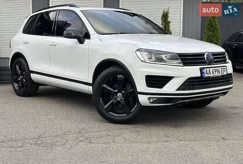 Внедорожник / Кроссовер Volkswagen Touareg 2016 в Киеве