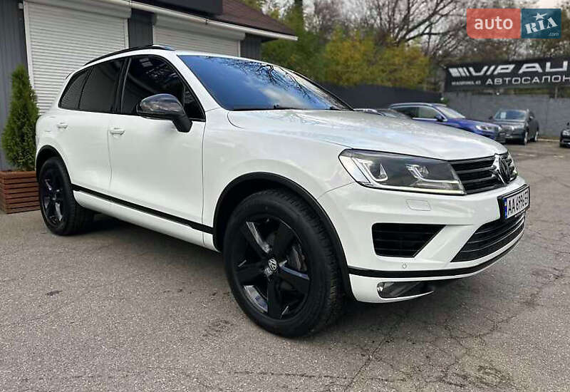 Внедорожник / Кроссовер Volkswagen Touareg 2016 в Киеве