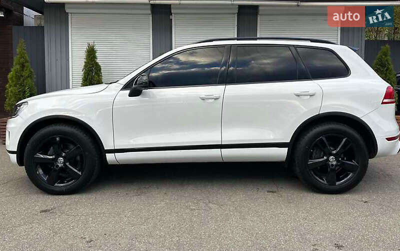 Внедорожник / Кроссовер Volkswagen Touareg 2016 в Киеве