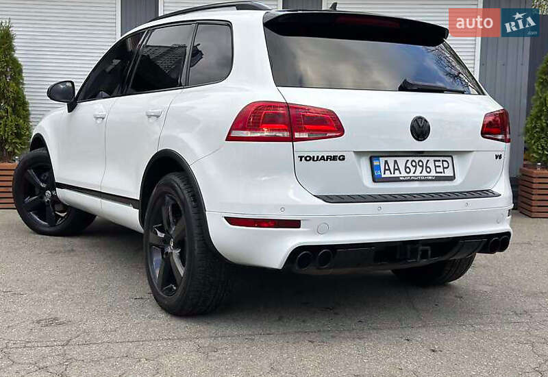 Внедорожник / Кроссовер Volkswagen Touareg 2016 в Киеве