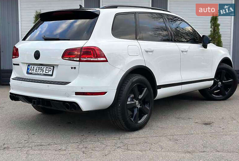Внедорожник / Кроссовер Volkswagen Touareg 2016 в Киеве