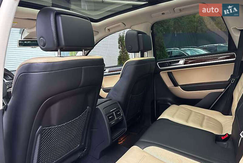Внедорожник / Кроссовер Volkswagen Touareg 2016 в Киеве
