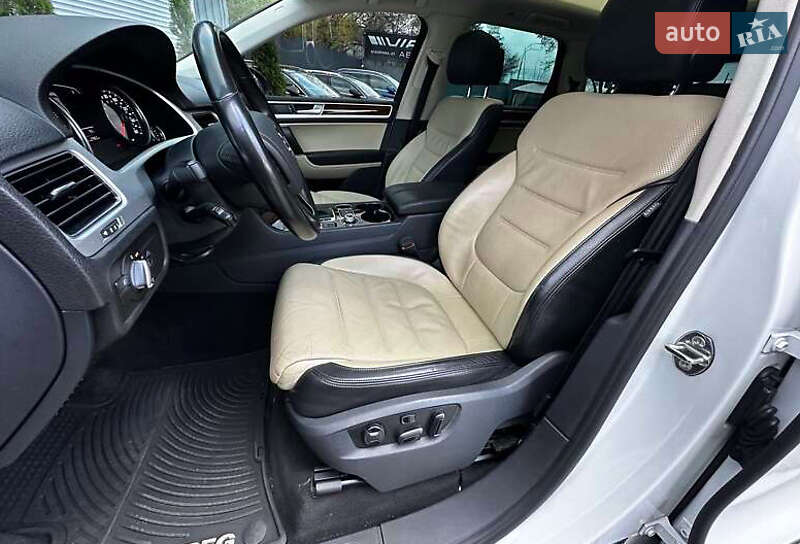 Внедорожник / Кроссовер Volkswagen Touareg 2016 в Киеве