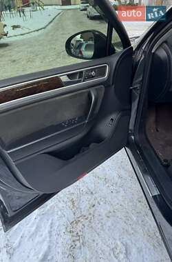 Внедорожник / Кроссовер Volkswagen Touareg 2012 в 