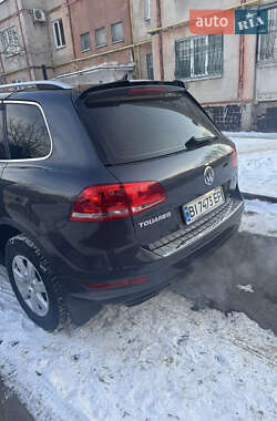 Внедорожник / Кроссовер Volkswagen Touareg 2012 в 