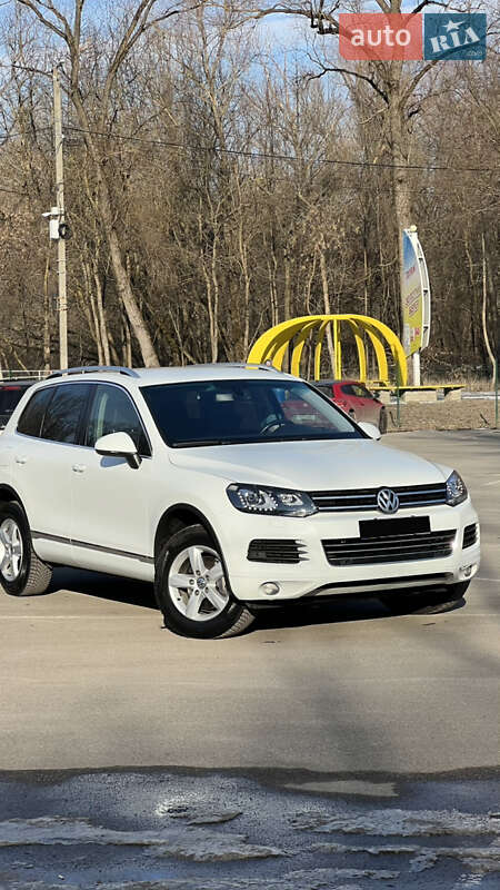 Позашляховик / Кросовер Volkswagen Touareg 2014 в Чернігові