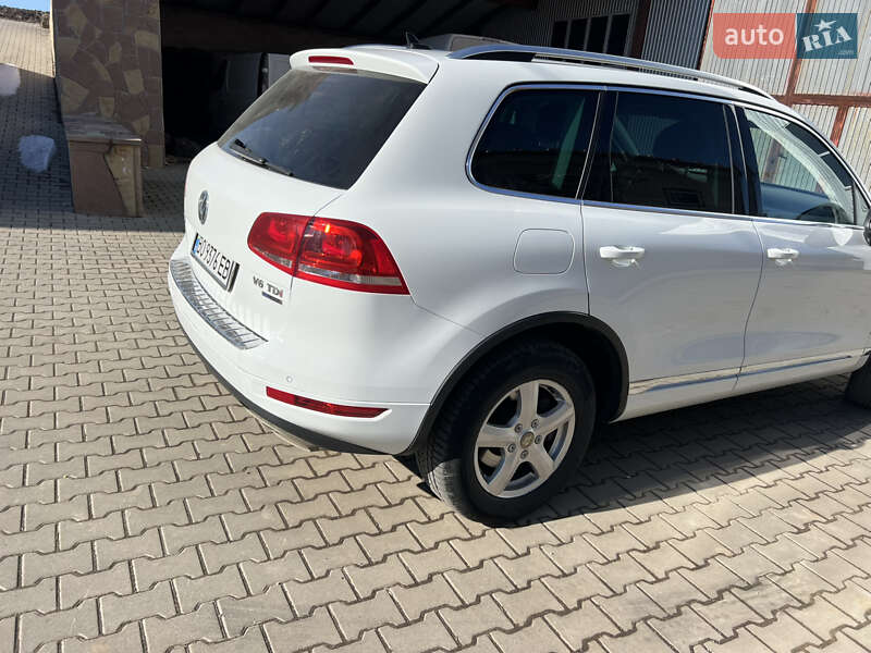 Внедорожник / Кроссовер Volkswagen Touareg 2012 в Тернополе