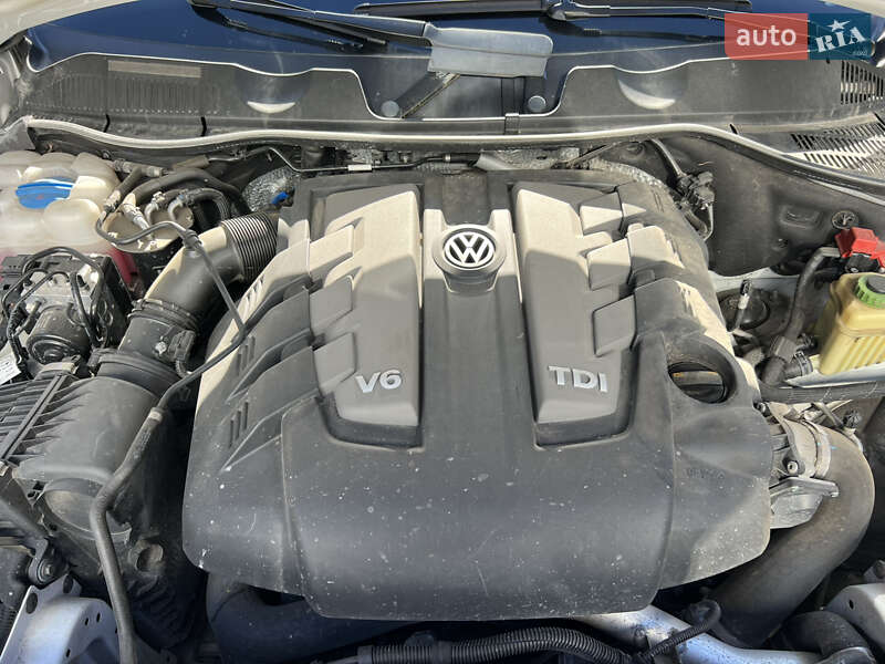 Внедорожник / Кроссовер Volkswagen Touareg 2012 в Тернополе