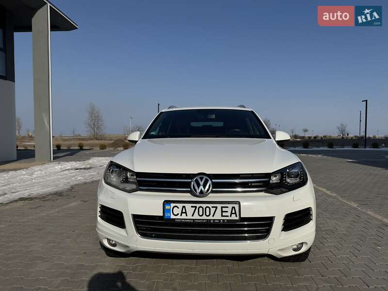 Позашляховик / Кросовер Volkswagen Touareg 2013 в Києві