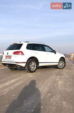 Внедорожник / Кроссовер Volkswagen Touareg 2016 в Ровно