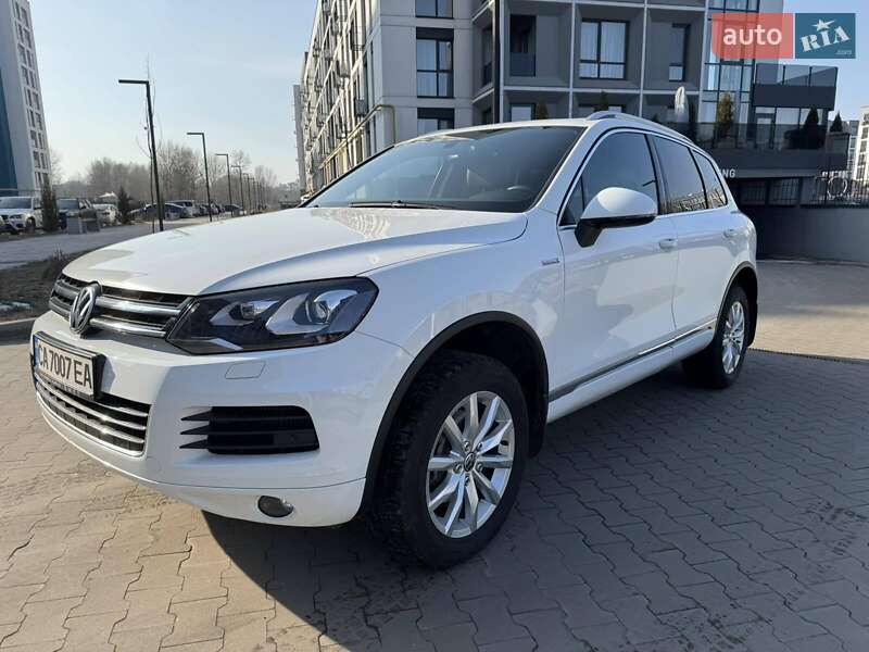 Позашляховик / Кросовер Volkswagen Touareg 2013 в Києві