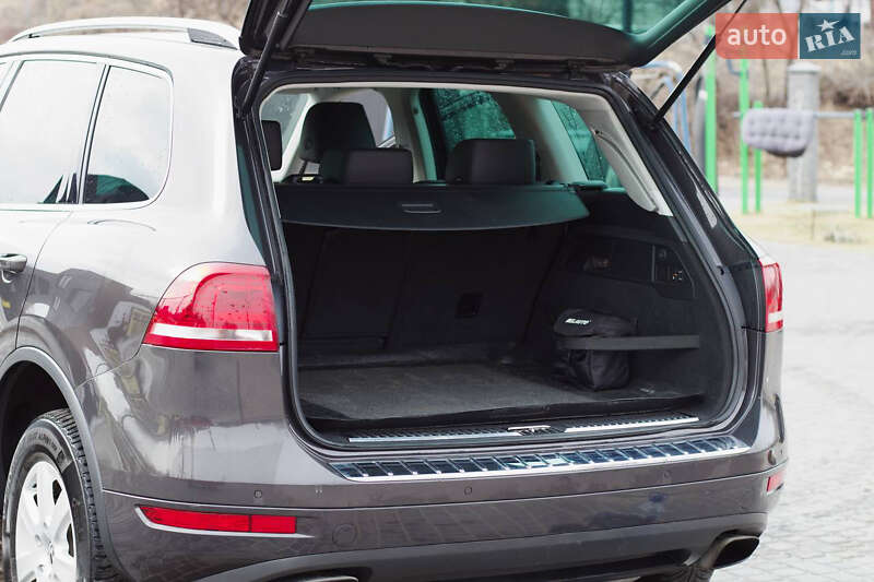 Позашляховик / Кросовер Volkswagen Touareg 2012 в Фастові