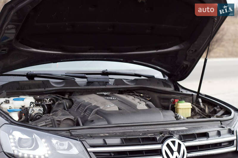Позашляховик / Кросовер Volkswagen Touareg 2012 в Фастові