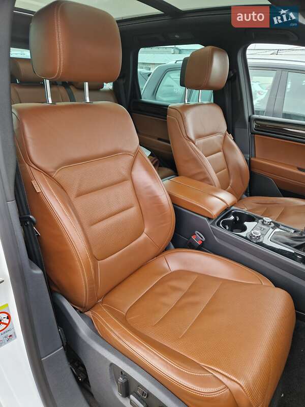 Позашляховик / Кросовер Volkswagen Touareg 2013 в Києві