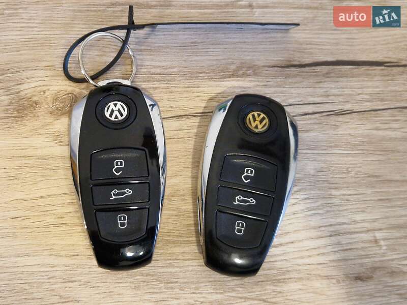 Позашляховик / Кросовер Volkswagen Touareg 2013 в Києві