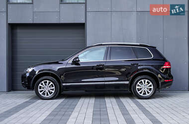 Внедорожник / Кроссовер Volkswagen Touareg 2012 в 