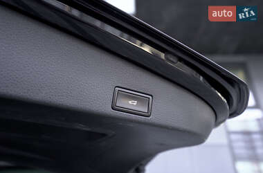 Внедорожник / Кроссовер Volkswagen Touareg 2012 в 