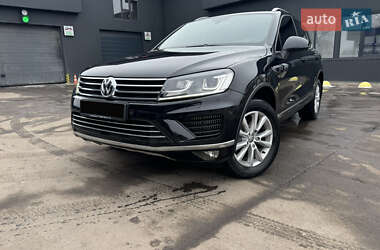 Внедорожник / Кроссовер Volkswagen Touareg 2012 в Харькове