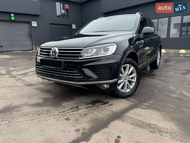 Внедорожник / Кроссовер Volkswagen Touareg 2012 в 