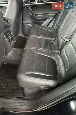 Внедорожник / Кроссовер Volkswagen Touareg 2012 в 