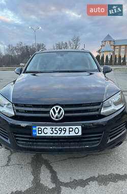 Позашляховик / Кросовер Volkswagen Touareg 2011 в 