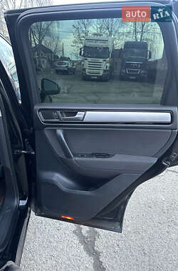 Позашляховик / Кросовер Volkswagen Touareg 2011 в 