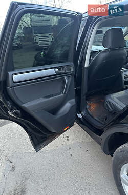 Позашляховик / Кросовер Volkswagen Touareg 2011 в 
