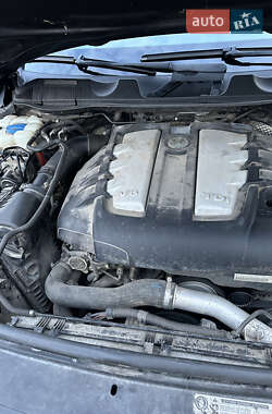 Позашляховик / Кросовер Volkswagen Touareg 2011 в 