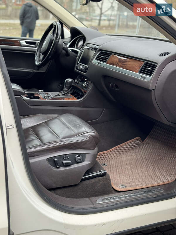 Позашляховик / Кросовер Volkswagen Touareg 2011 в Тернополі