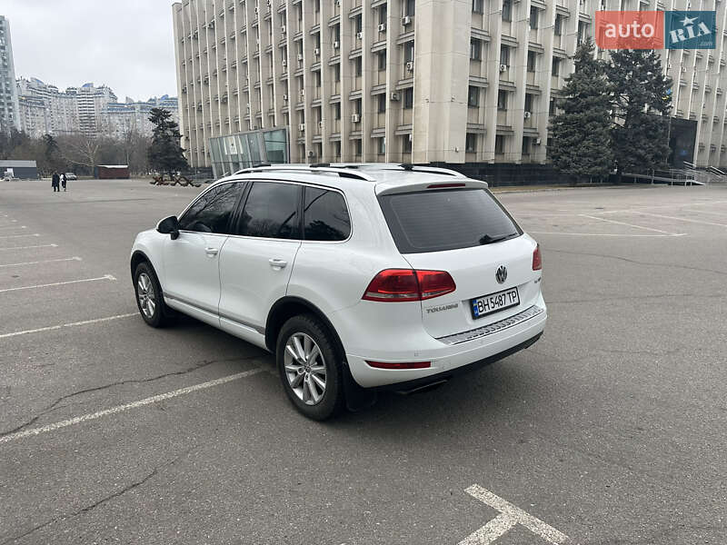 Внедорожник / Кроссовер Volkswagen Touareg 2012 в Одессе